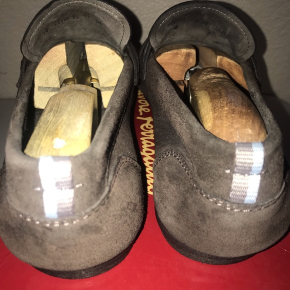 Ferragamo world men’s brown suede loafers - Picture 3 of 5